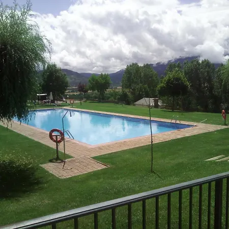 Acogedor Con Jardin En *